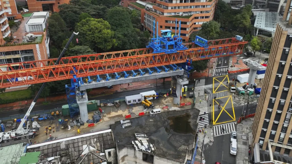 Metro de Bogotá: se instalo el primer vano completo sobre la Avenida Caracas